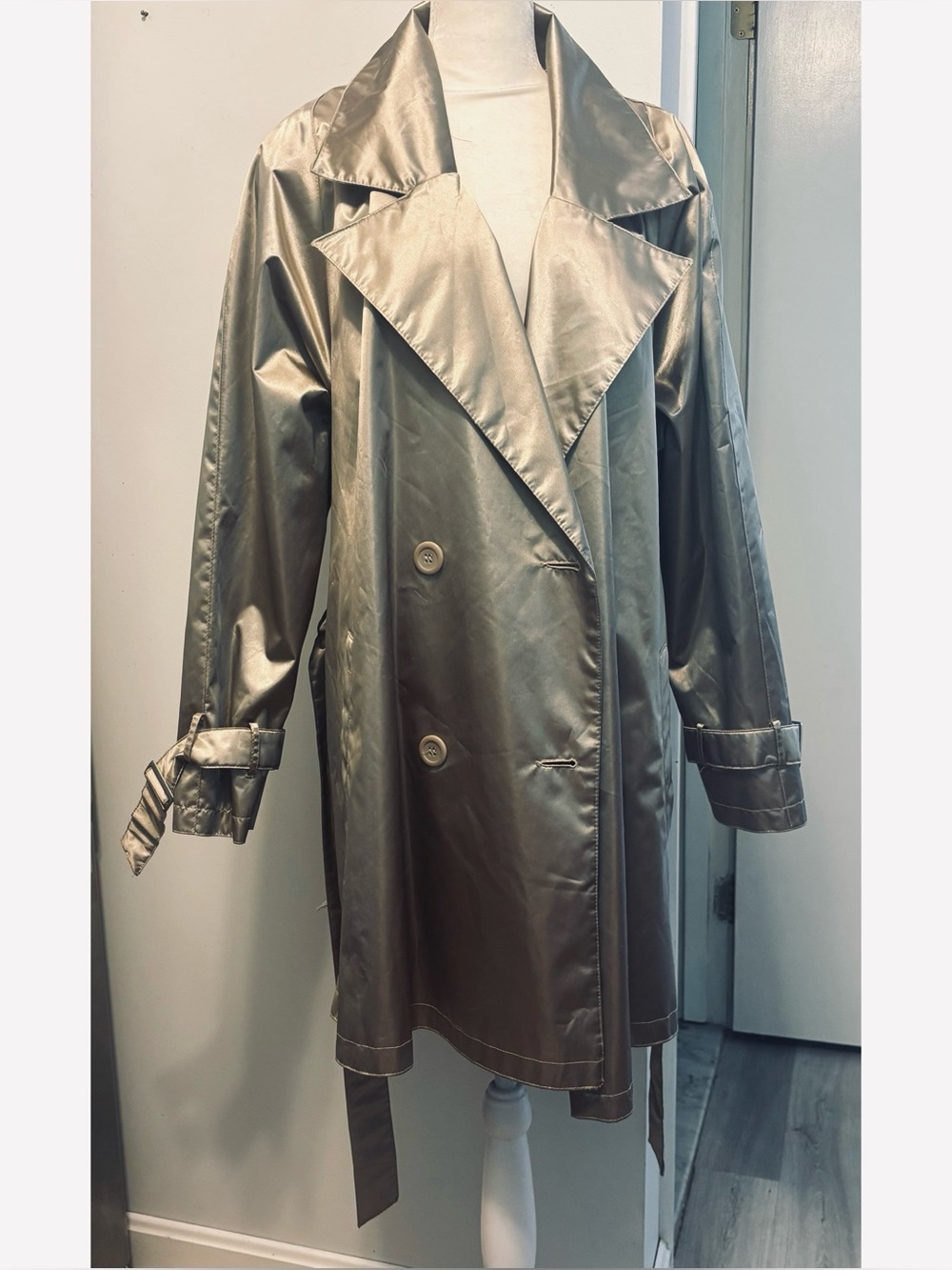 Vintage Albert Nipon Women's Metallic Champagne Trench Coat with Belt-Large
